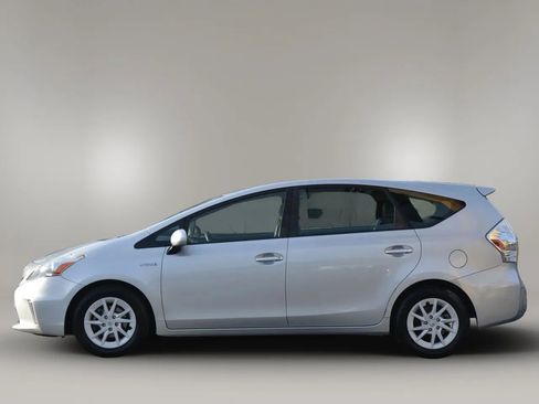 Used 2013 Toyota Prius V Three image 4