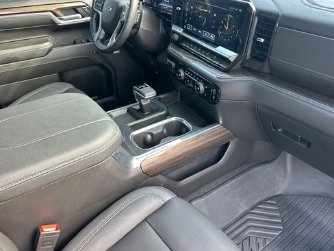 Used 2024 Chevrolet Silverado 1500 LT Trail Boss w/ Convenience Package II image 19