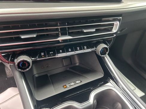 New 2026 Chevrolet Traverse LT w/ Sun and Wheel Package FWD image 26