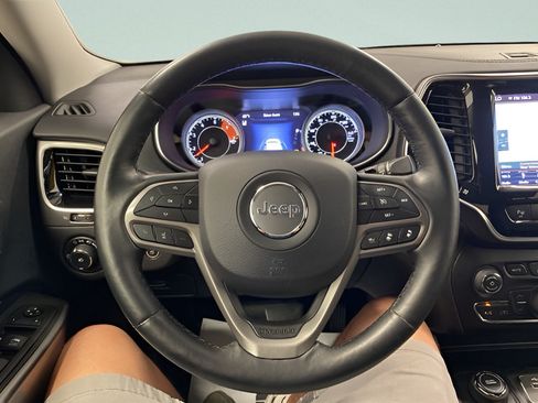 Used 2019 Jeep Cherokee Limited w/ Luxury Group AWD/4WD image 16