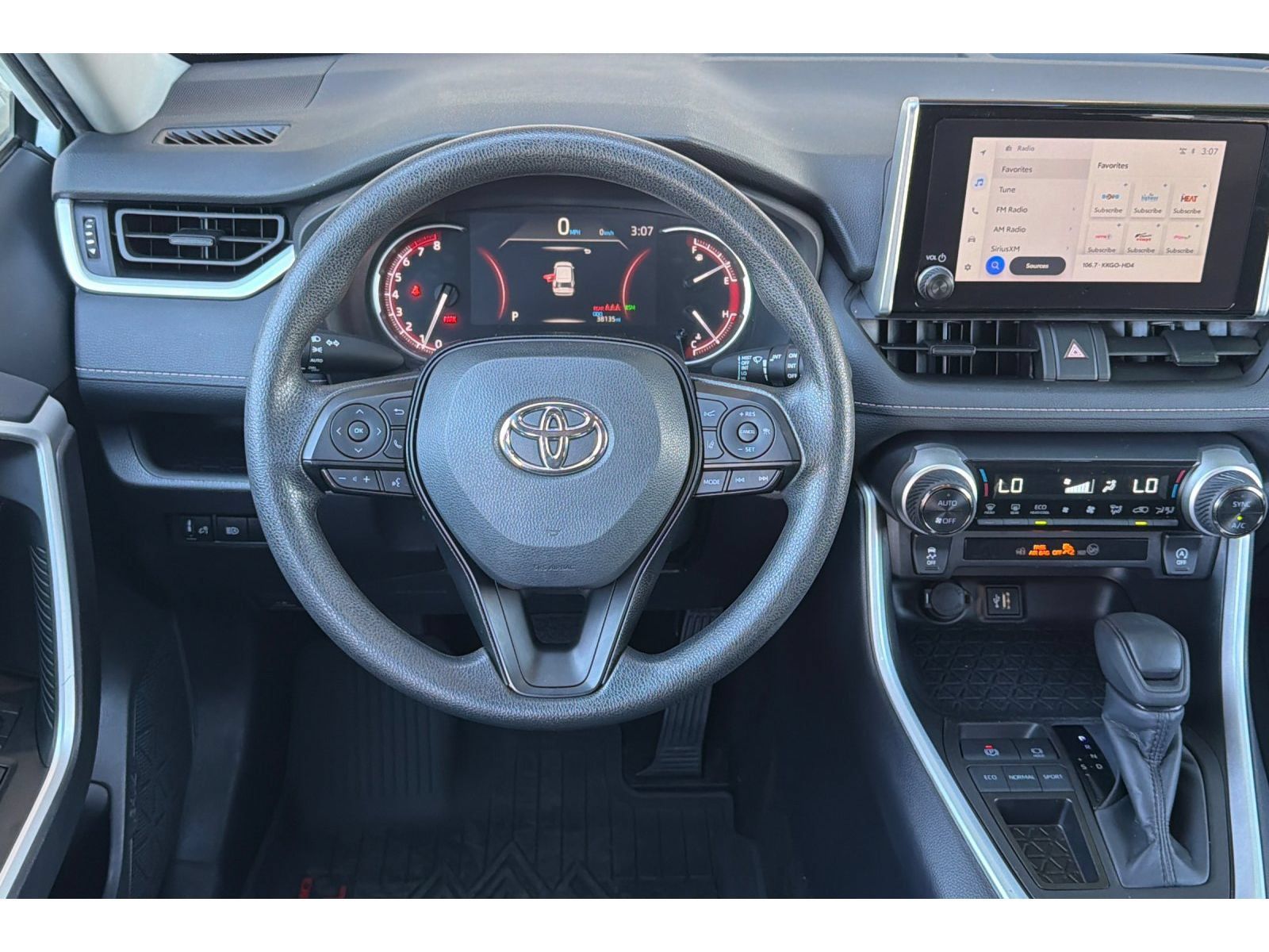 Used 2025 Toyota RAV4 XLE FWD image 16