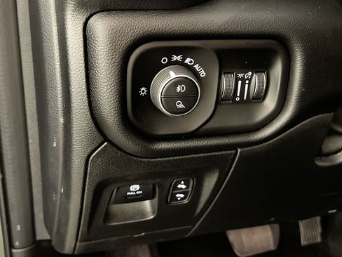 Used 2026 RAM 1500 Laramie AWD/4WD image 31