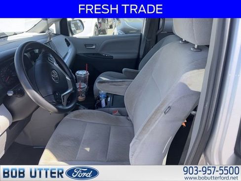 Used 2016 Toyota Sienna LE image 5