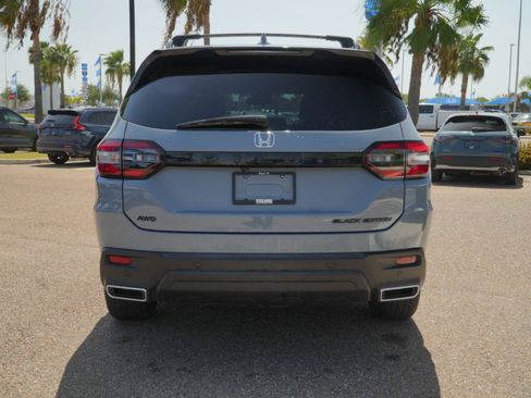 Used 2025 Honda Pilot Black Edition image 6