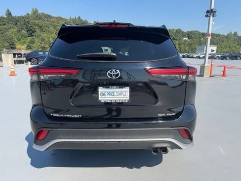 Used 2023 Toyota Highlander XSE AWD/4WD image 4