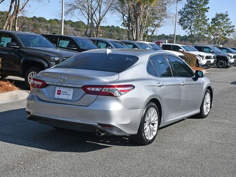 Certified 2020 Toyota Camry XLE image 4