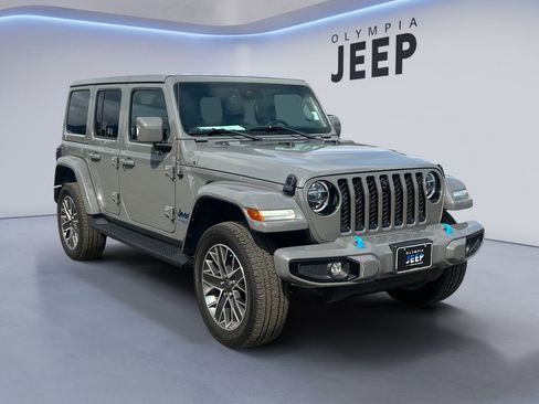 Used 2022 Jeep Wrangler Unlimited Sahara image 9