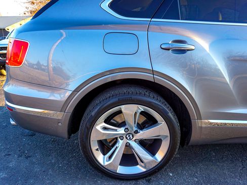 Used 2017 Bentley Bentayga W12 AWD image 52