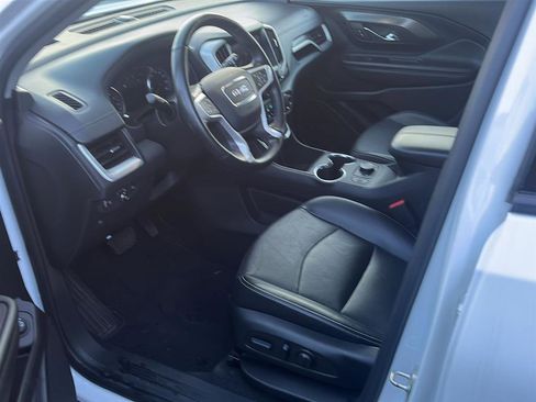 Used 2023 GMC Terrain SLT image 3