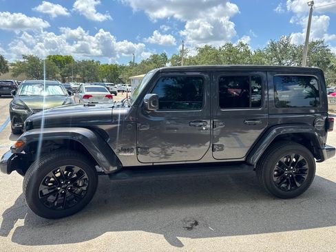 Used 2021 Jeep Wrangler Unlimited Sahara AWD/4WD image 4