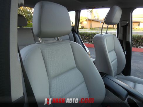 Used 2013 Mercedes-Benz GLK 350 4MATIC image 28