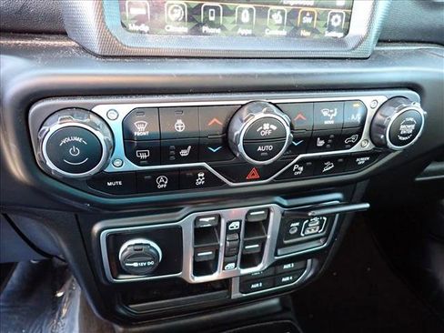 Used 2020 Jeep Wrangler Unlimited Sahara image 20