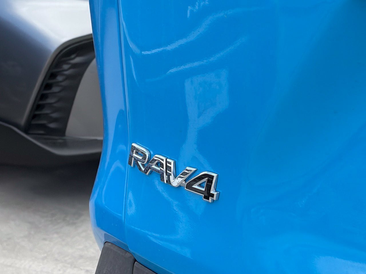 Used 2019 Toyota RAV4 LE w/ Carpet Mat Package AWD/4WD image 5