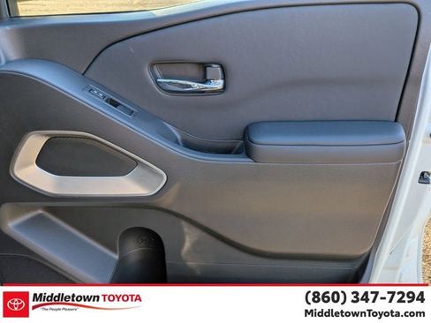 Used 2024 Nissan Frontier SV w/ SV Convenience Package image 33