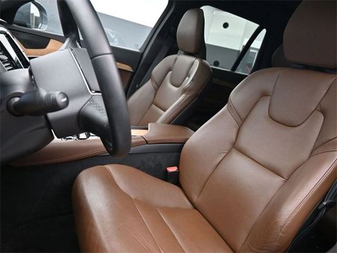 Used 2023 Volvo XC90 T8 Plus image 9
