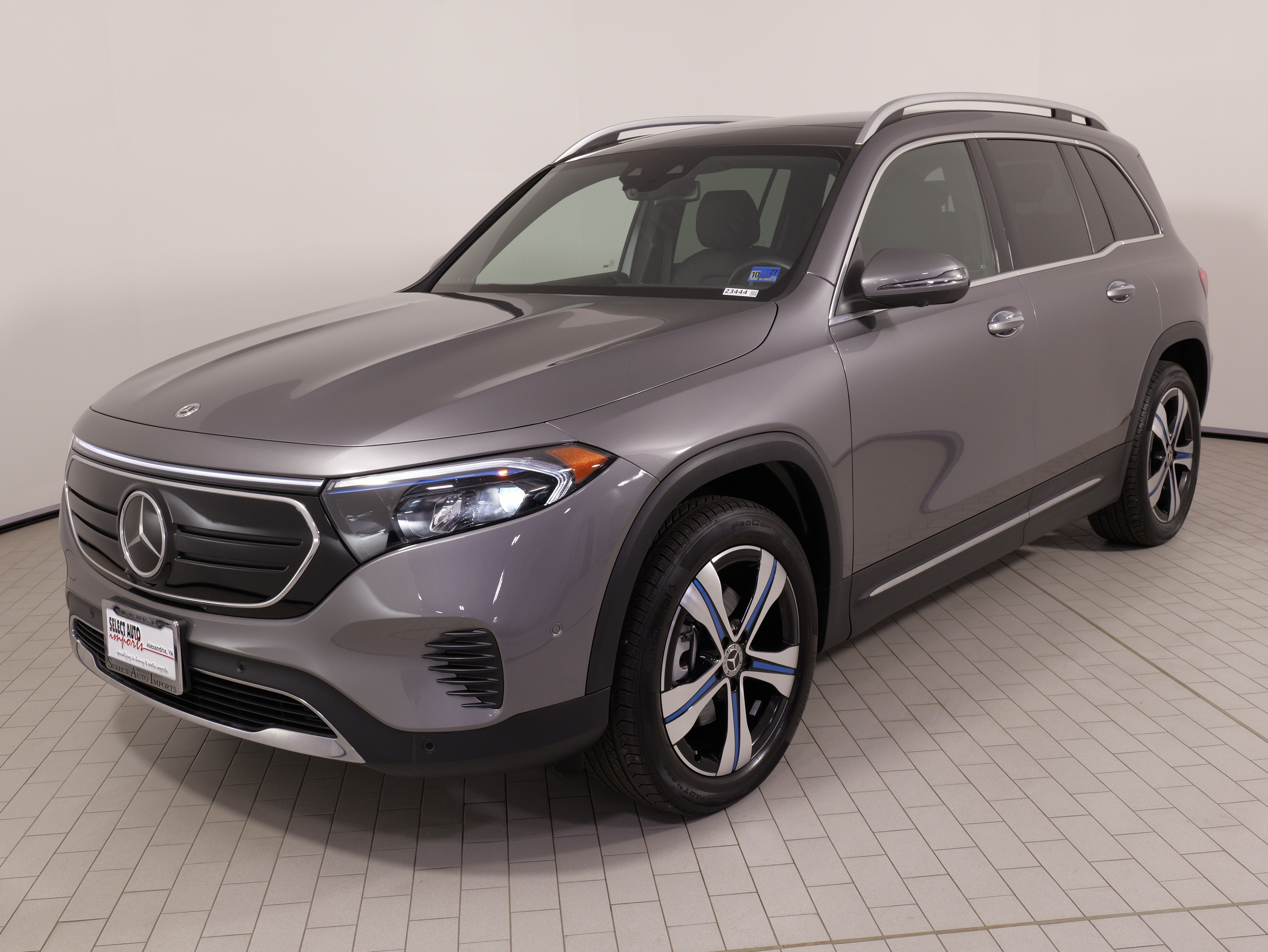 Used 2023 Mercedes-Benz EQB 350 4MATIC SUV image 4