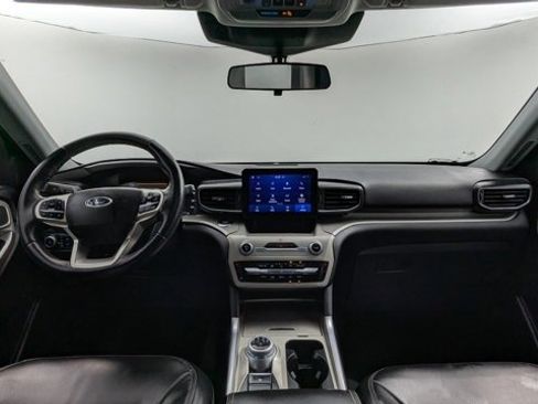 Used 2023 Ford Explorer XLT w/ Equipment Group 202A image 3