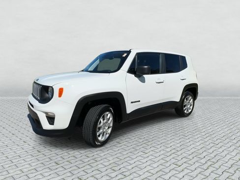 Used 2023 Jeep Renegade Latitude AWD/4WD image 4