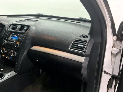 Used 2017 Ford Explorer XLT AWD/4WD image 19