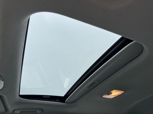 Used 2025 Hyundai Elantra Limited image 30