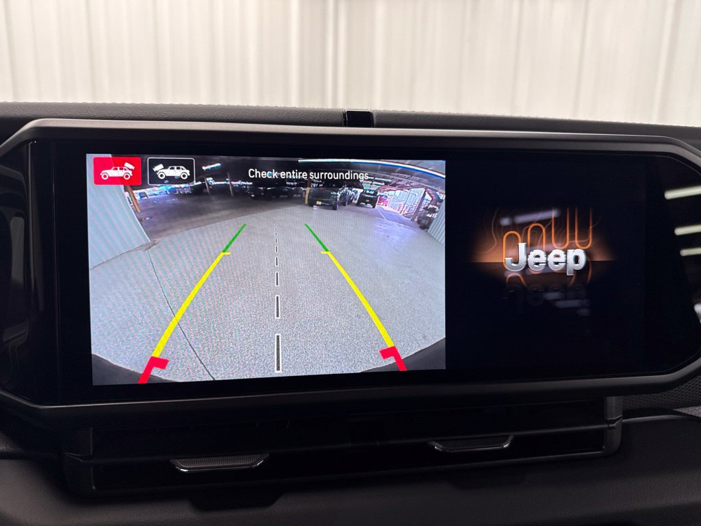Used 2025 Jeep Wrangler Unlimited Rubicon AWD/4WD image 25