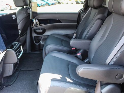 New 2025 Kia Carnival SX Prestige image 21