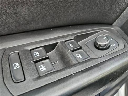 Used 2020 Volkswagen Atlas Cross Sport SE FWD image 16