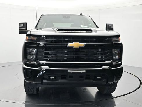 Used 2024 Chevrolet Silverado 2500 Custom w/ Custom Value Package AWD/4WD image 2