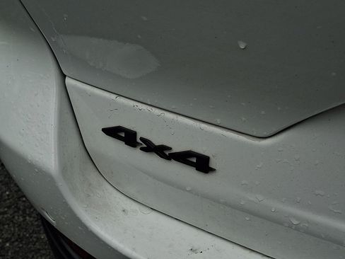 Used 2023 Jeep Grand Cherokee Altitude AWD/4WD image 17