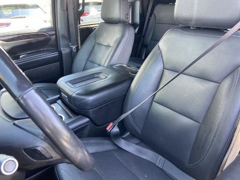 Used 2021 Chevrolet Tahoe Z71 w/ Luxury Package AWD/4WD image 15