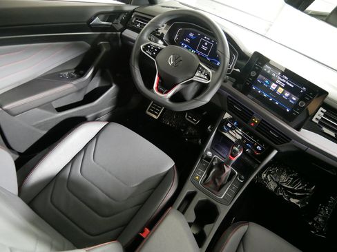 Used 2025 Volkswagen Jetta GLI Autobahn image 9