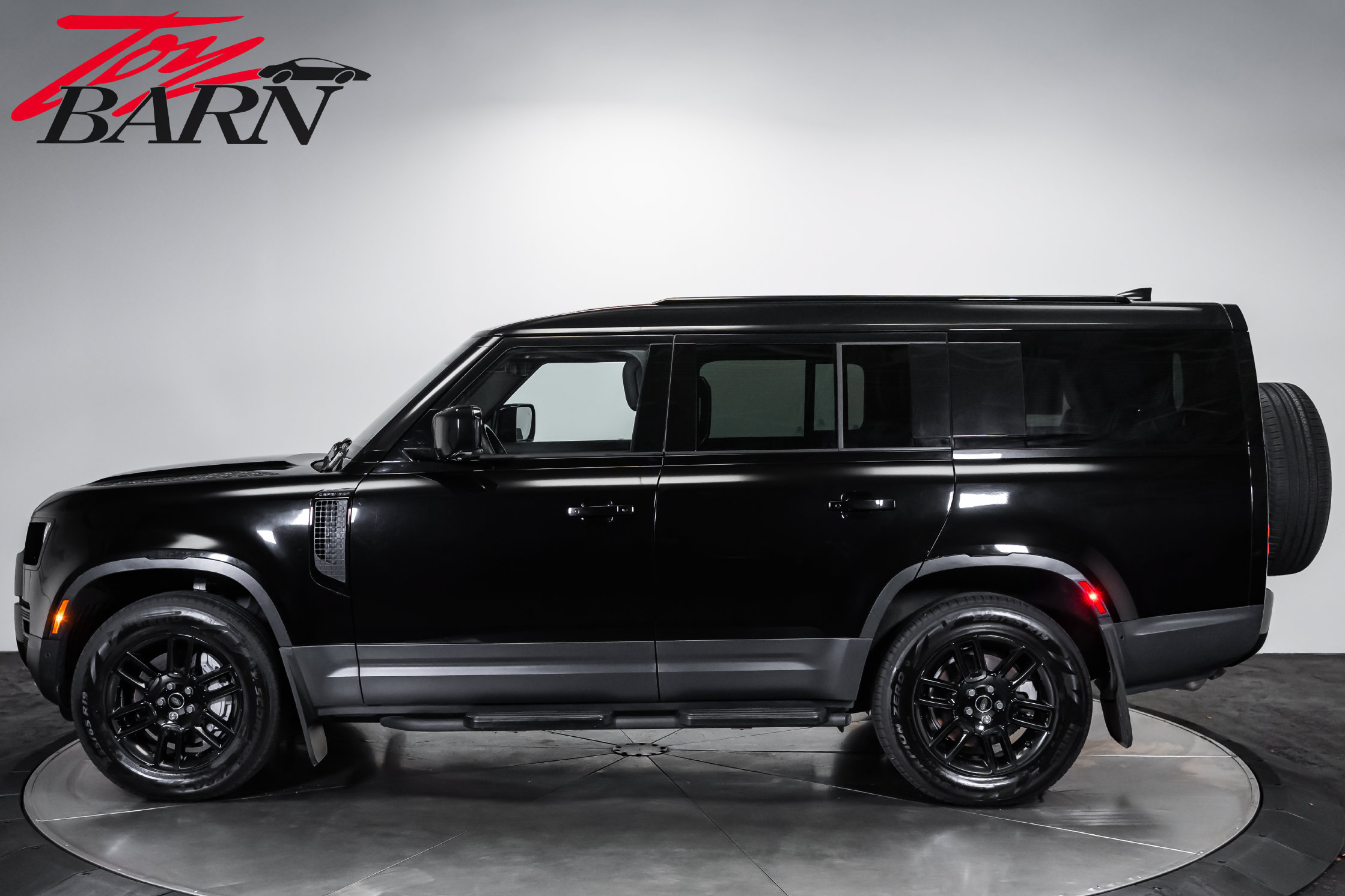 Used 2025 Land Rover Defender 130 S AWD/4WD image 2