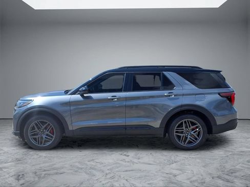 Used 2025 Ford Explorer ST RWD image 4