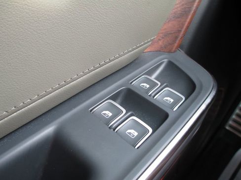 Used 2022 Rivian R1T Launch Edition image 28