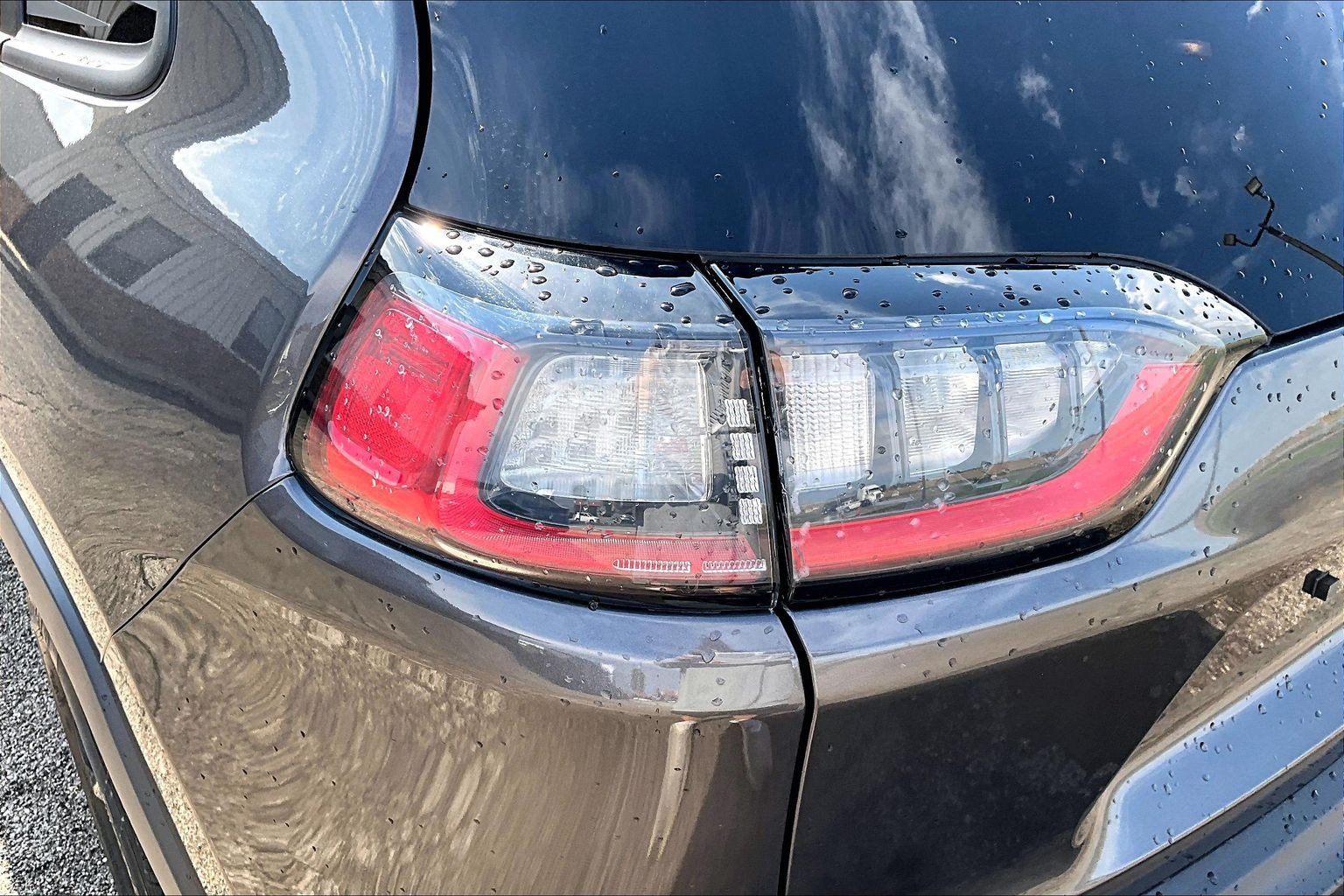 Used 2019 Jeep Cherokee Latitude Plus FWD image 28