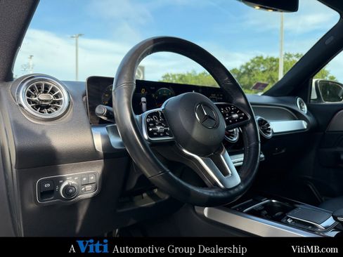 Used 2022 Mercedes-Benz GLB 250 4MATIC image 17