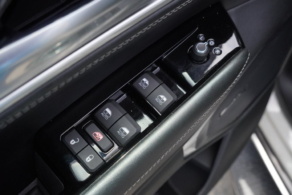 Certified 2022 Jeep Wagoneer Series II RWD image 18