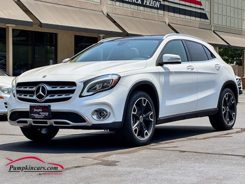 Used 2020 Mercedes-Benz GLA 250 4MATIC w/ Premium Package image 2