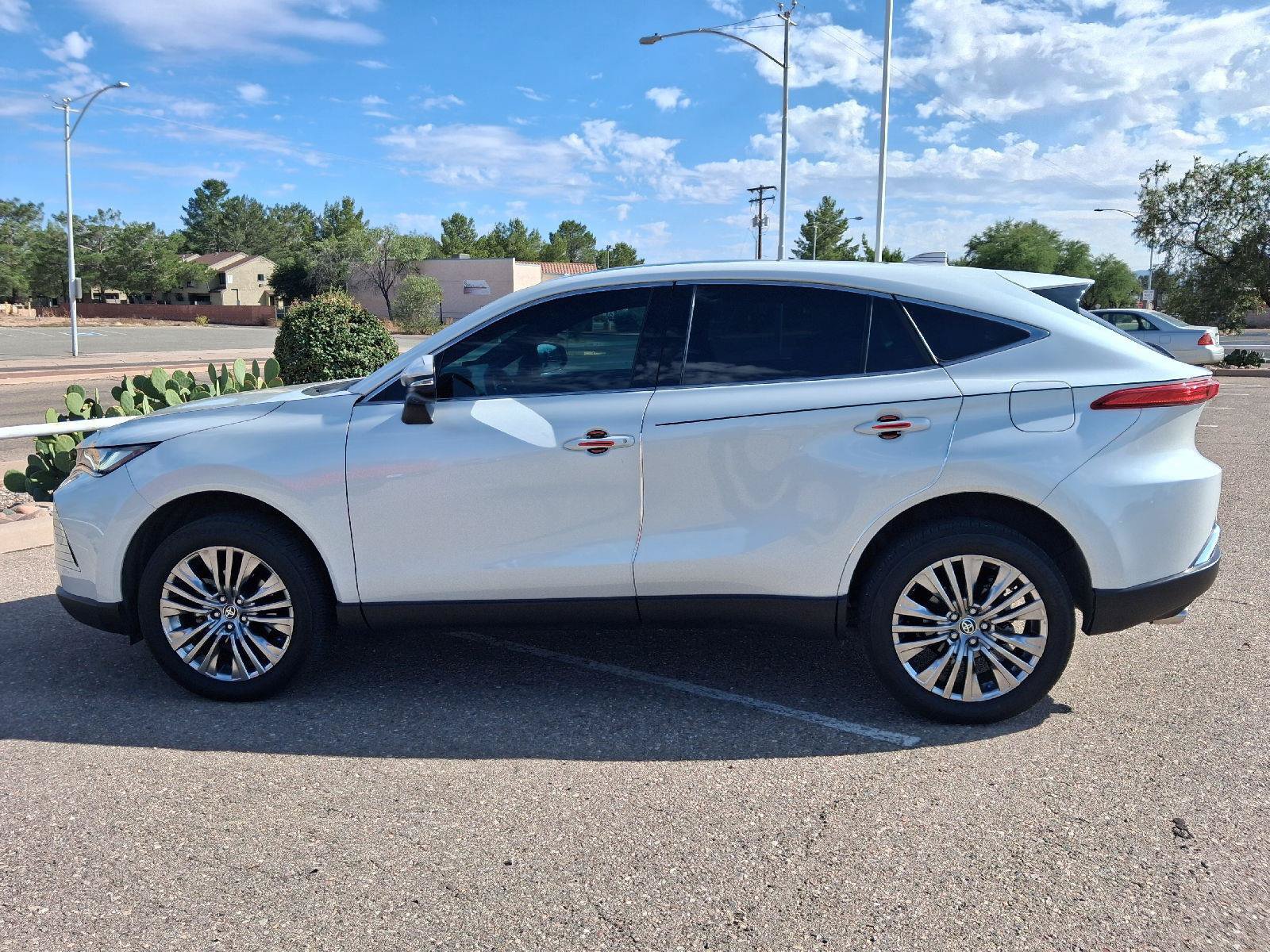 Used 2024 Toyota Venza Limited AWD/4WD image 2