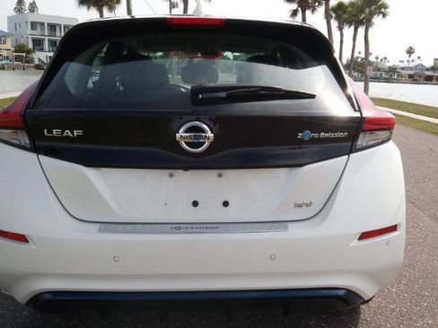Used 2020 Nissan Leaf SV w/ SV Technology Package FWD image 5