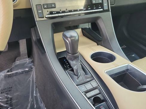 Used 2019 Toyota Avalon Limited image 21