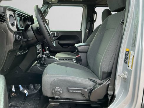 Used 2024 Jeep Wrangler Sport S image 9