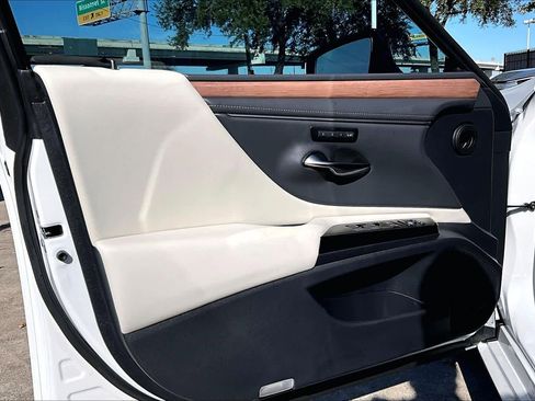 New 2025 Lexus ES 350 w/ Premium Package image 15
