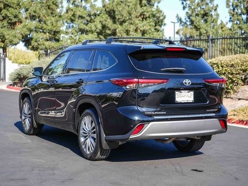 Used 2023 Toyota Highlander Platinum FWD image 9