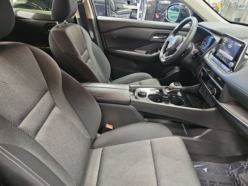 Used 2024 Nissan Rogue SV image 10