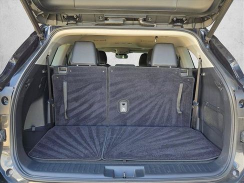 Used 2023 Toyota Highlander XLE FWD image 17