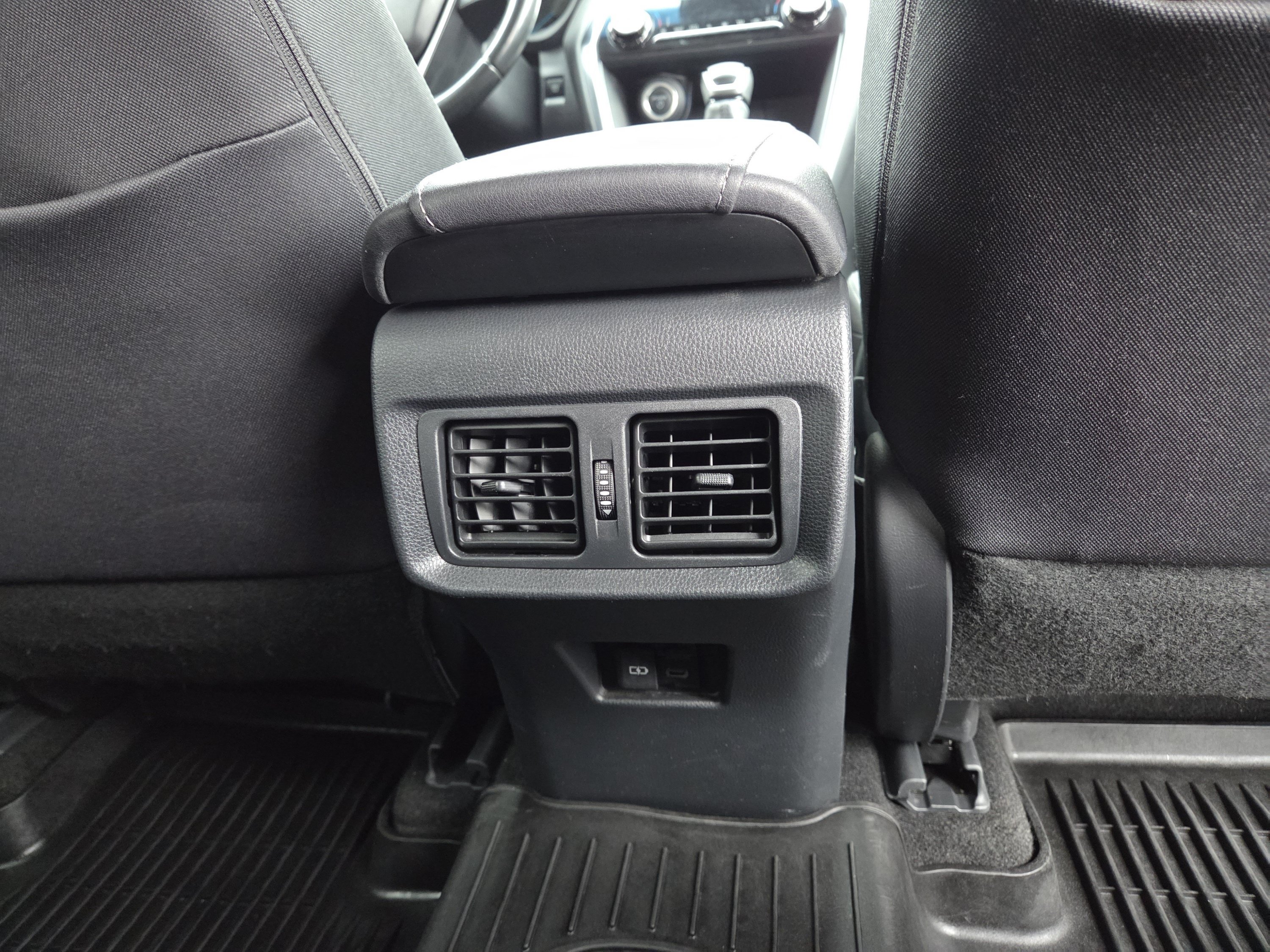 Used 2024 Toyota Venza LE AWD/4WD image 26
