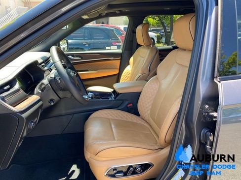 Used 2025 Jeep Grand Cherokee L Summit w/ Obsidian Package AWD/4WD image 36