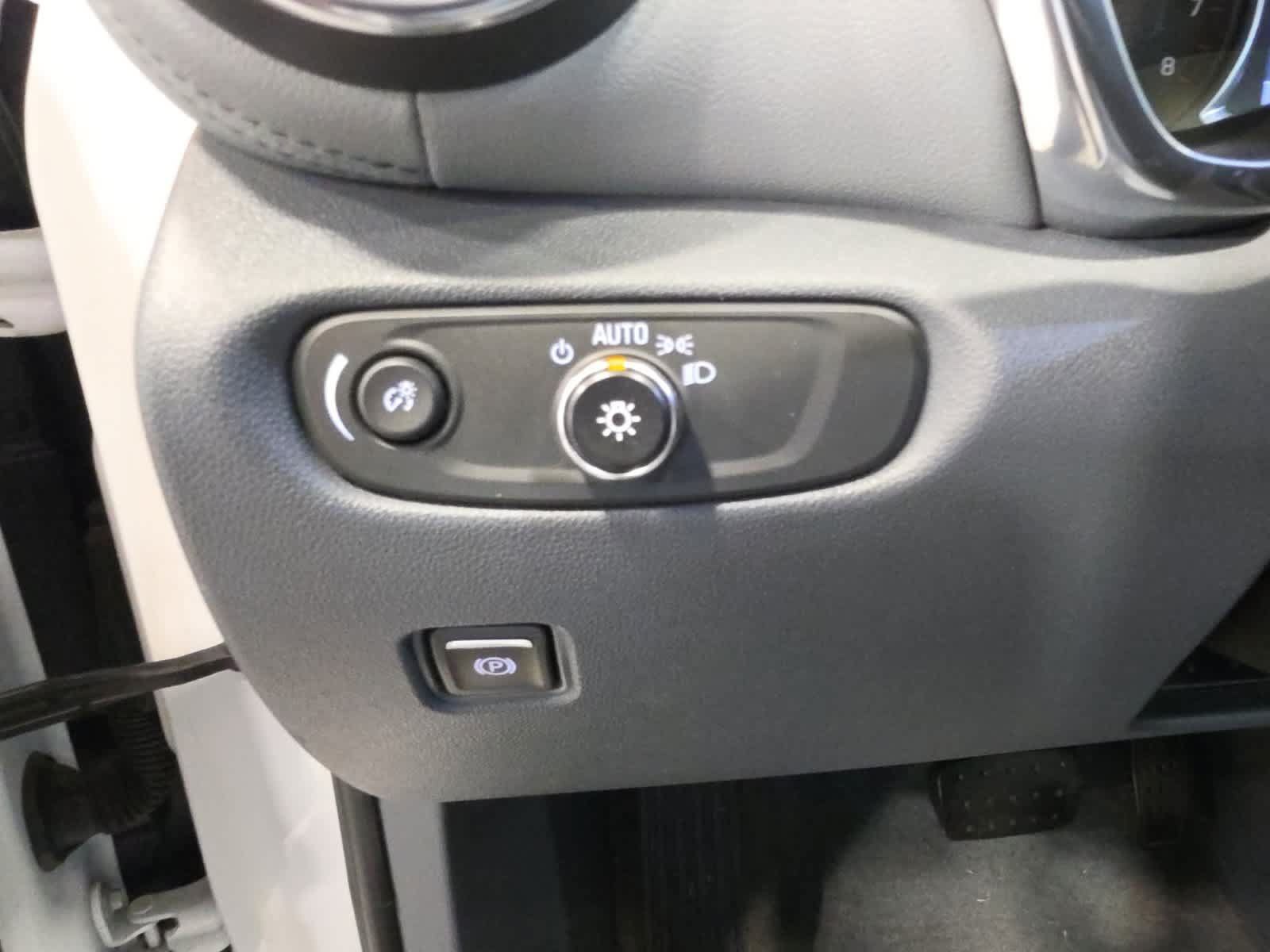Used 2019 Chevrolet Blazer LT w/ Sun and Wheels Package FWD image 22