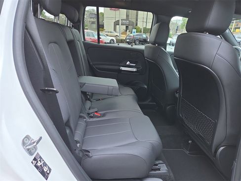 Used 2026 Mercedes-Benz GLB 250 4MATIC image 15